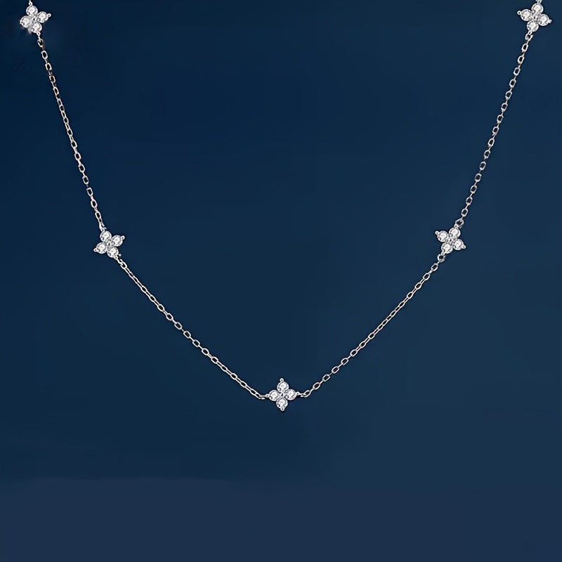 Collar de trébol vintage de cuatro hojas