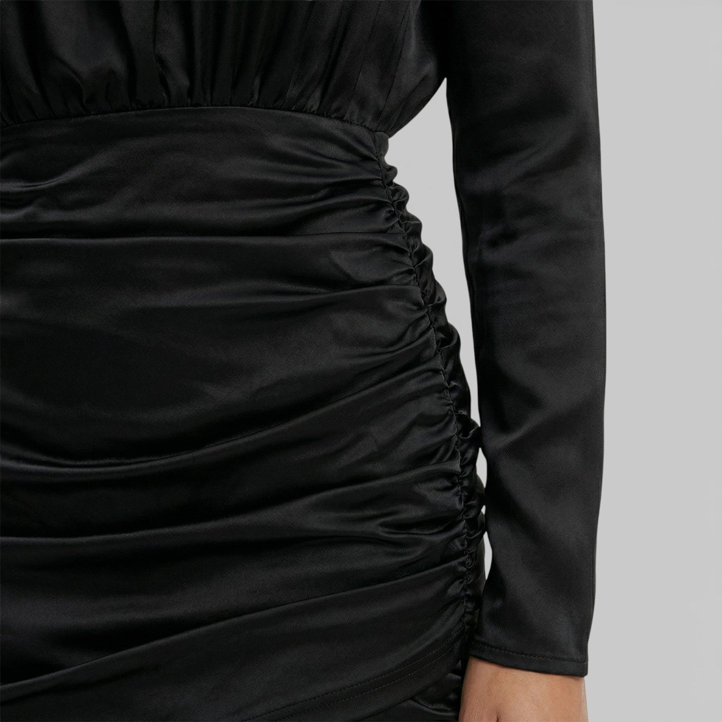 Vestido Mini Cuello Alto Elegante